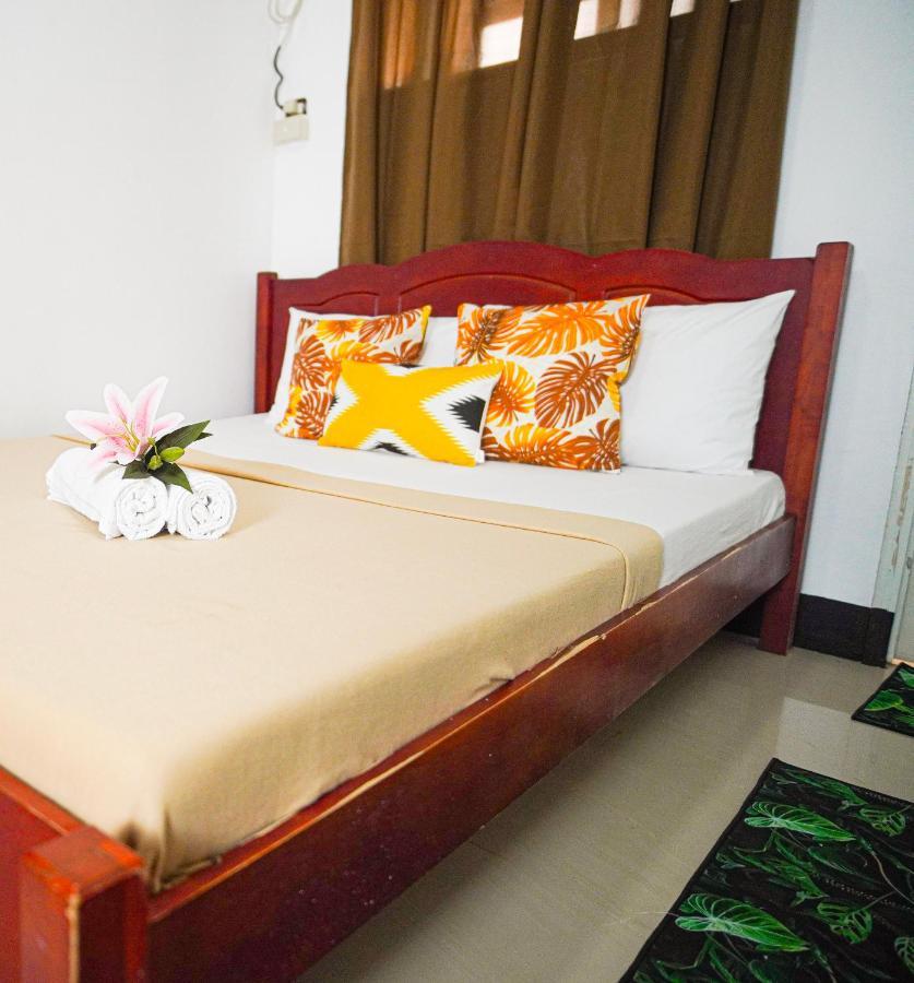 Amparo'S Tourist Inn - โกรอน ภายนอก รูปภาพ