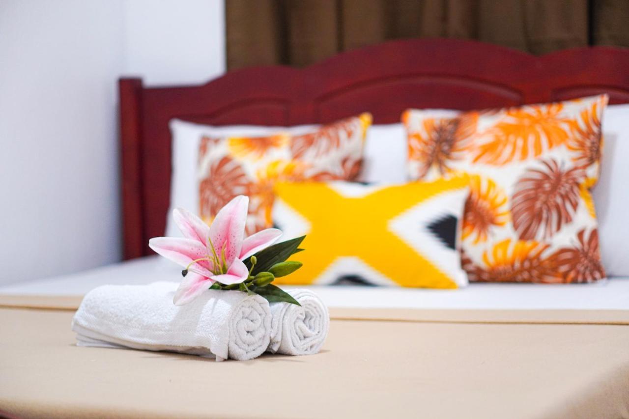 Amparo'S Tourist Inn - โกรอน ภายนอก รูปภาพ