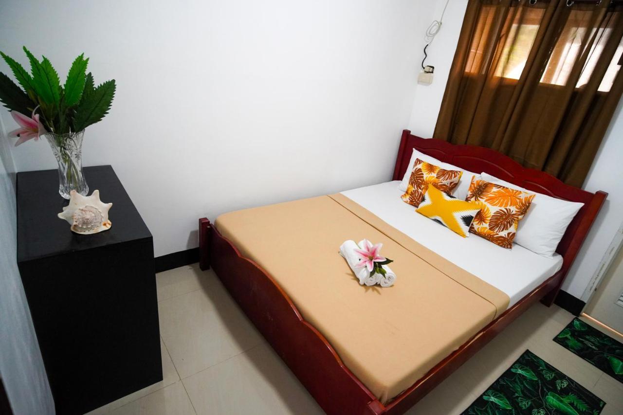 Amparo'S Tourist Inn - โกรอน ภายนอก รูปภาพ