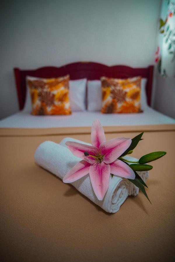Amparo'S Tourist Inn - โกรอน ภายนอก รูปภาพ