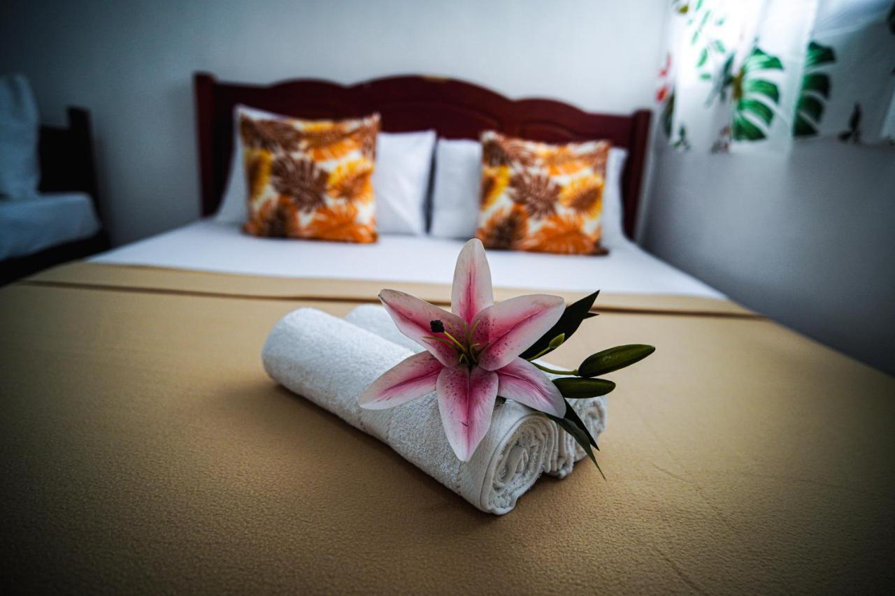 Amparo'S Tourist Inn - โกรอน ภายนอก รูปภาพ
