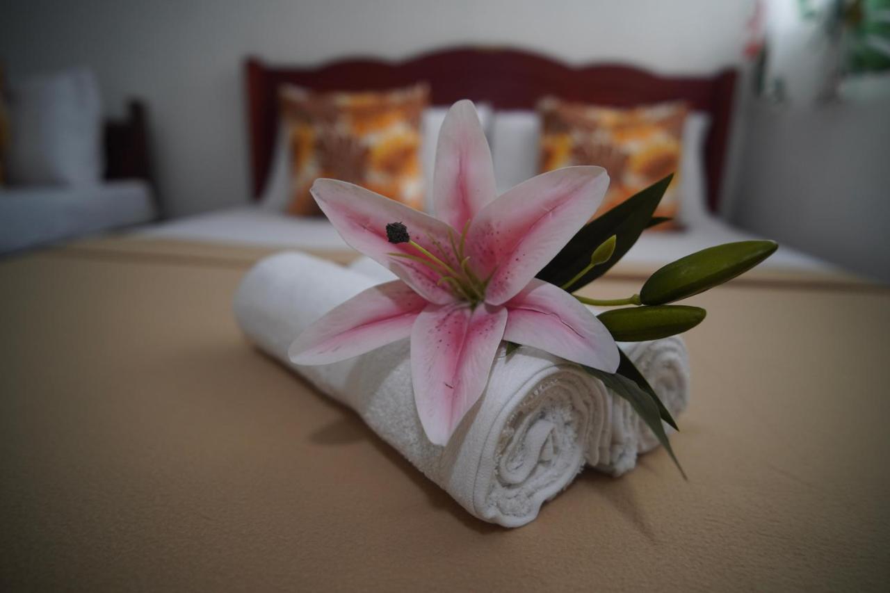 Amparo'S Tourist Inn - โกรอน ภายนอก รูปภาพ