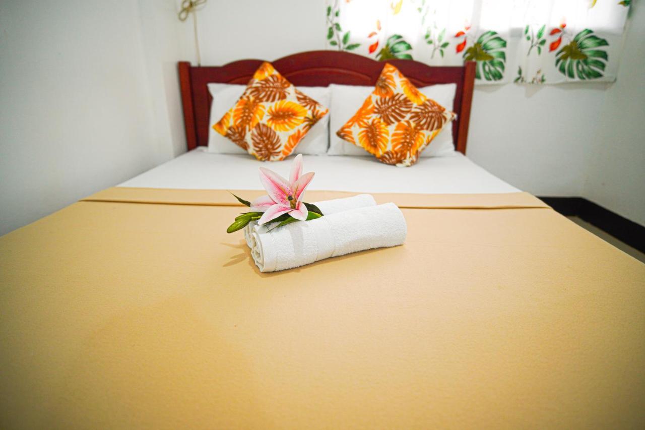 Amparo'S Tourist Inn - โกรอน ภายนอก รูปภาพ